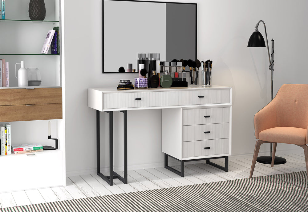 Amaya Dresser